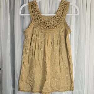 #72 NWT Chaudry Beige Crochet Sleeveless Top